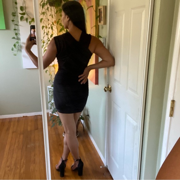 Ruched bodycon mini dress asymmetrical shoulders - Picture 5 of 5
